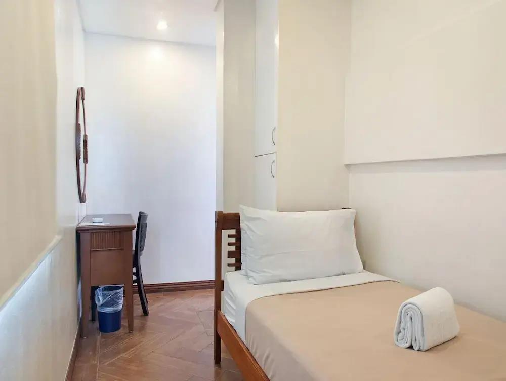 Townhouse OAK Metro Manila Near Osmena Highway PNR Pasay formerly Avitel Hotel 3*