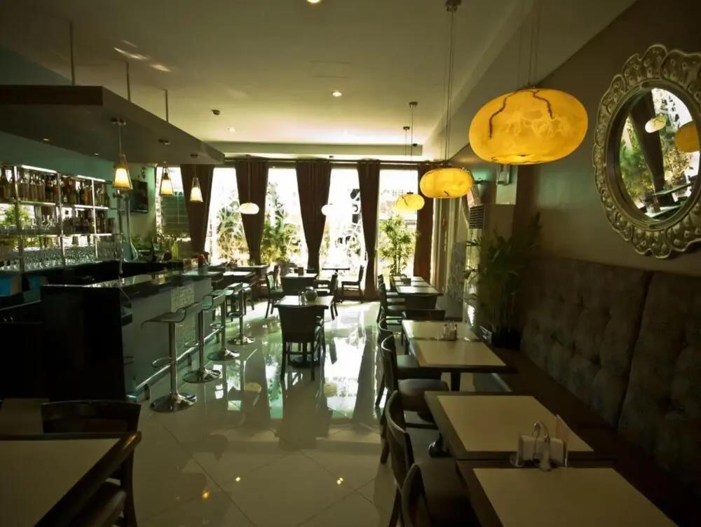 Townhouse OAK Metro Manila Near Osmena Highway PNR Pasay formerly Avitel Hotel 3*