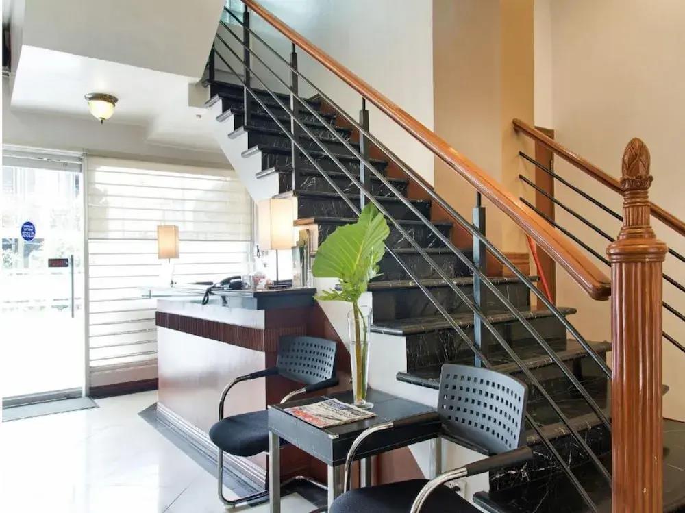 Townhouse OAK Metro Manila Near Osmena Highway PNR Pasay formerly Avitel Hotel 3*