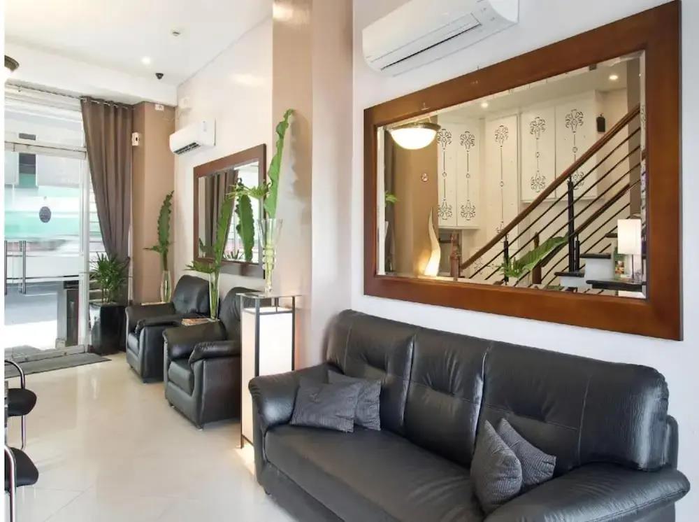 Townhouse OAK Metro Manila Near Osmena Highway PNR Pasay formerly Avitel Hotel 3*