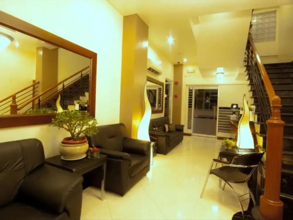 Townhouse OAK Metro Manila Near Osmena Highway PNR Pasay formerly Avitel Hotel 3*