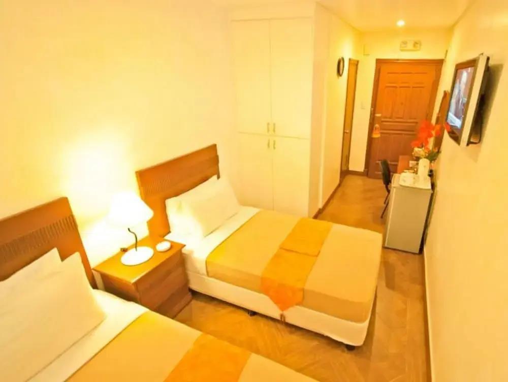 Townhouse OAK Metro Manila Near Osmena Highway PNR Pasay formerly Avitel Hotel 3*