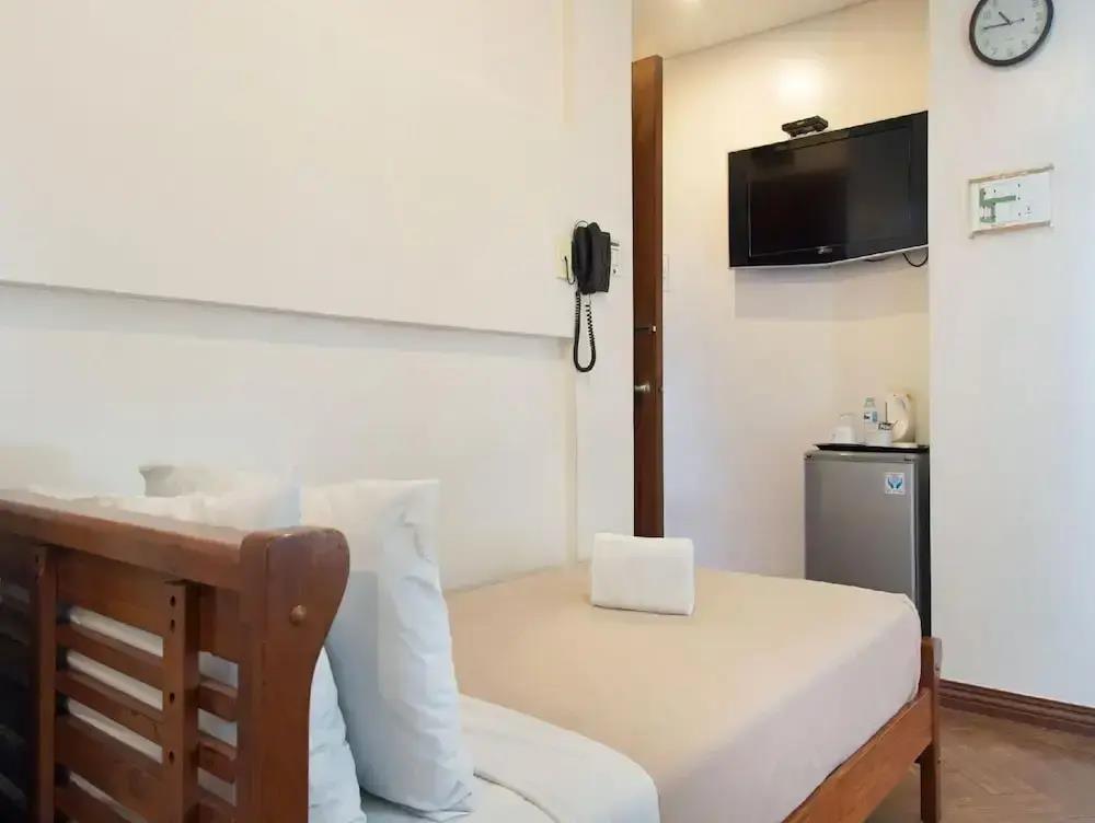 Townhouse OAK Metro Manila Near Osmena Highway PNR Pasay formerly Avitel Hotel 3*