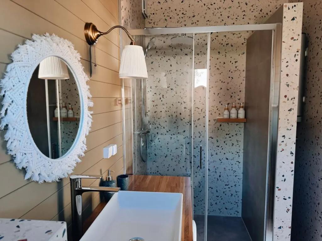 Тishina V Gorah S Goryachey Kupelyyu Na Beregu Zhivopisnoy Reki Private House 0*