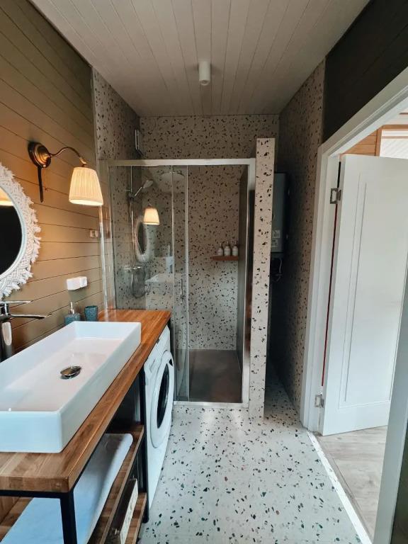 Тishina V Gorah S Goryachey Kupelyyu Na Beregu Zhivopisnoy Reki Private House 0*