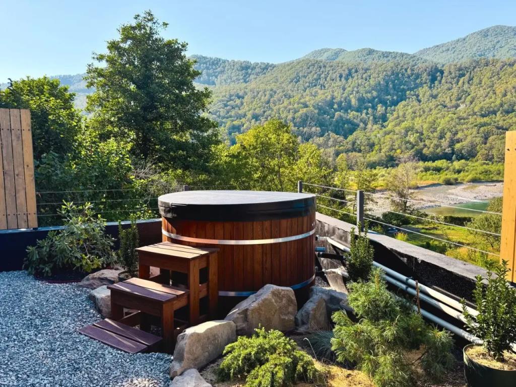 Тishina V Gorah S Goryachey Kupelyyu Na Beregu Zhivopisnoy Reki Private House 0*