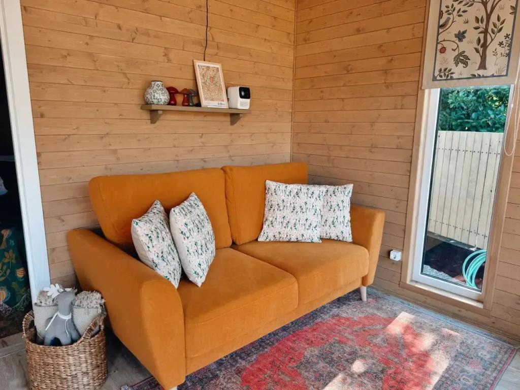 Тishina V Gorah S Goryachey Kupelyyu Na Beregu Zhivopisnoy Reki Private House 0*