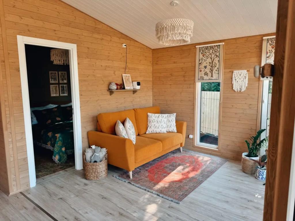Тishina V Gorah S Goryachey Kupelyyu Na Beregu Zhivopisnoy Reki Private House 0*