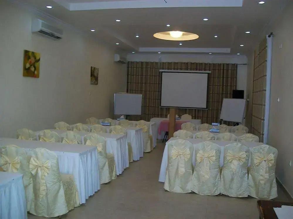 Green Oasis Hotel 3*