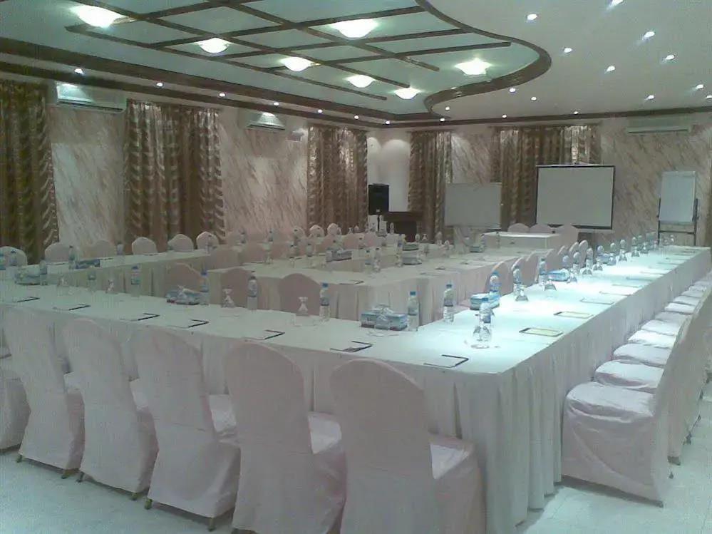 Green Oasis Hotel 3*