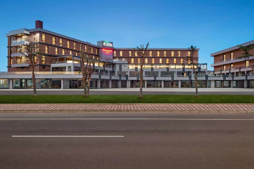 Ramada Plaza By Wyndham Batman 0*
