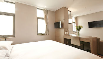 Mayplace Hotel 3*