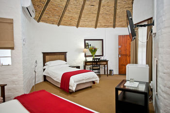 Protea Hotel by Marriott Oudtshoorn Riempie Estate 3*