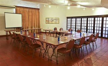 Protea Hotel by Marriott Oudtshoorn Riempie Estate 3*