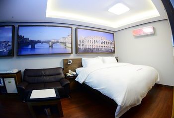 Sugar Hotel 3*