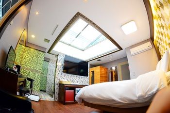 Sugar Hotel 3*
