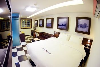 Sugar Hotel 3*