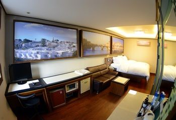 Sugar Hotel 3*