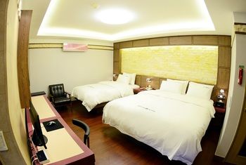 Sugar Hotel 3*