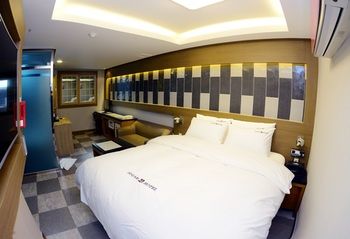 Sugar Hotel 3*