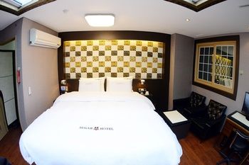 Sugar Hotel 3*