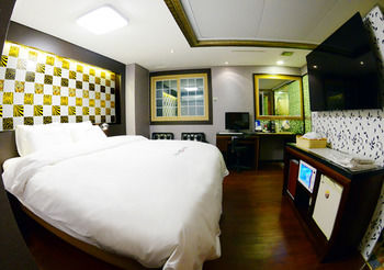 Sugar Hotel 3*