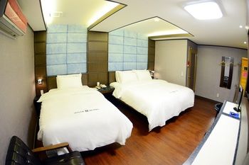 Sugar Hotel 3*