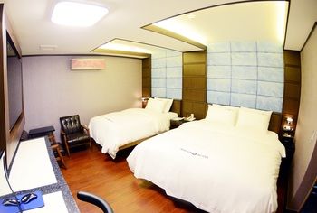 Sugar Hotel 3*