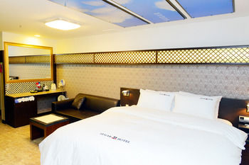 Sugar Hotel 3*