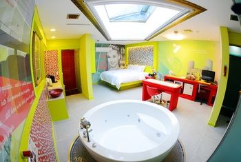 Sugar Hotel 3*