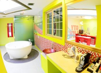 Sugar Hotel 3*
