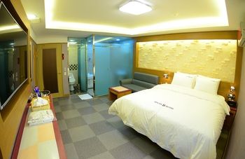 Sugar Hotel 3*