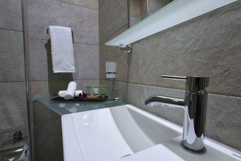 Ramada Encore by Wyndham Kuwait Downtown 4*