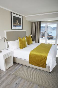Simon's Town Quayside Hotel 3*