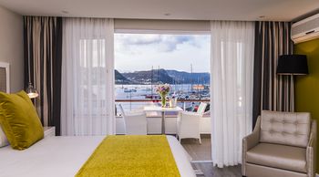 Simon's Town Quayside Hotel 3*