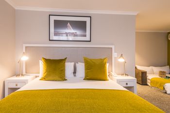 Simon's Town Quayside Hotel 3*