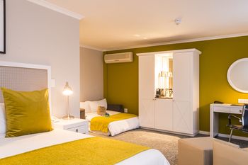 Simon's Town Quayside Hotel 3*