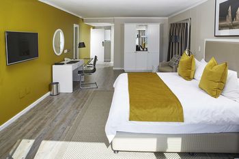 Simon's Town Quayside Hotel 3*