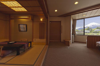 Mt. Fuji View Onsen Ooike Hotel 3*
