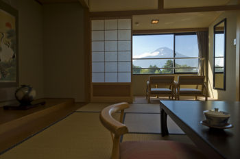 Mt. Fuji View Onsen Ooike Hotel 3*