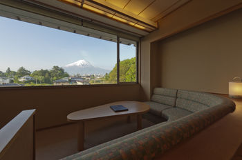 Mt. Fuji View Onsen Ooike Hotel 3*