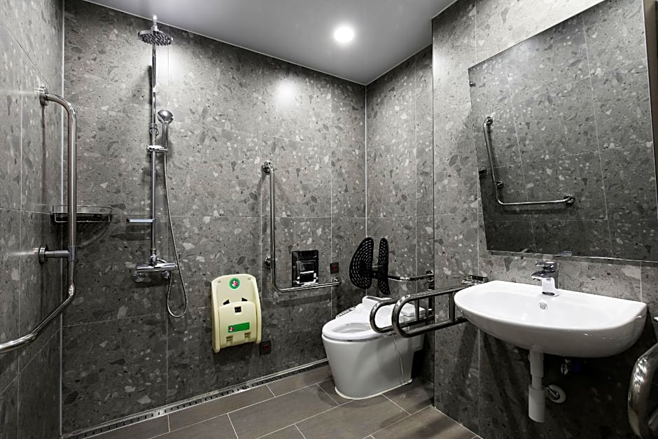 Gloucester Hotel Kintex 3*