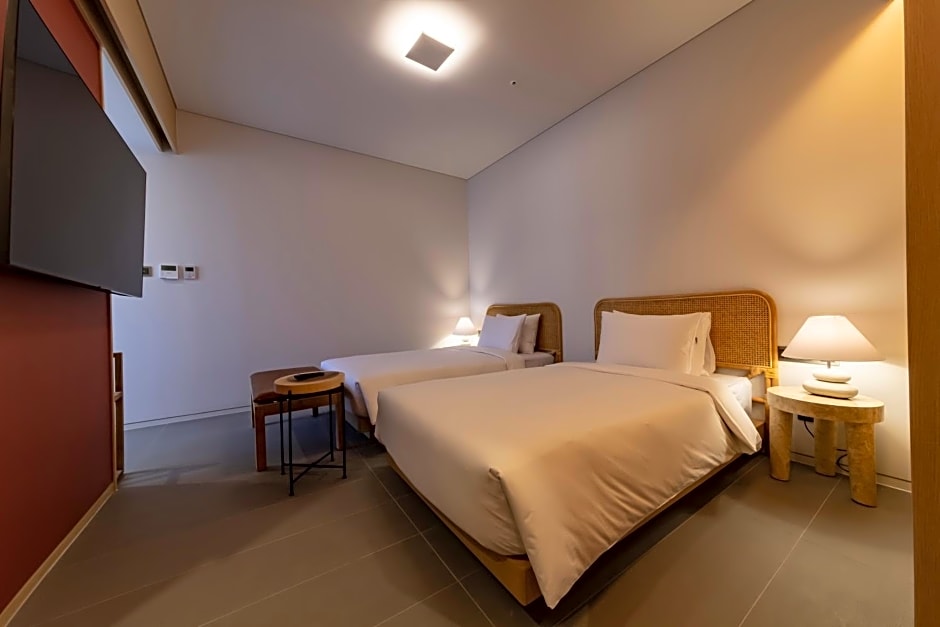 Hound Hotel Signature 3*