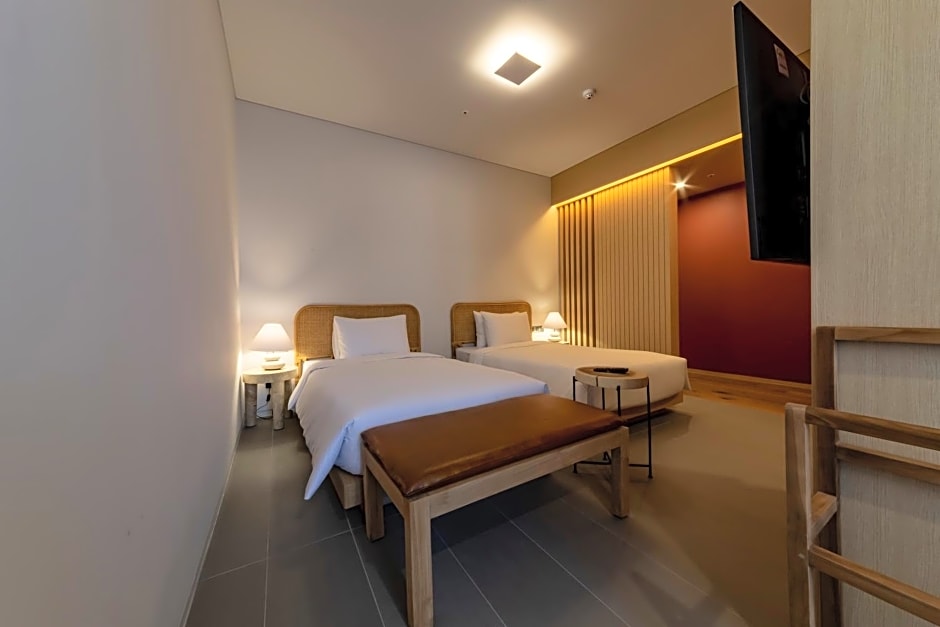 Hound Hotel Signature 3*