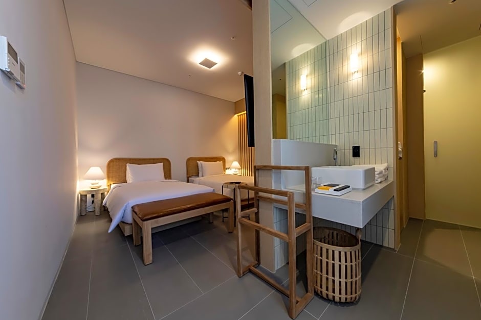 Hound Hotel Signature 3*