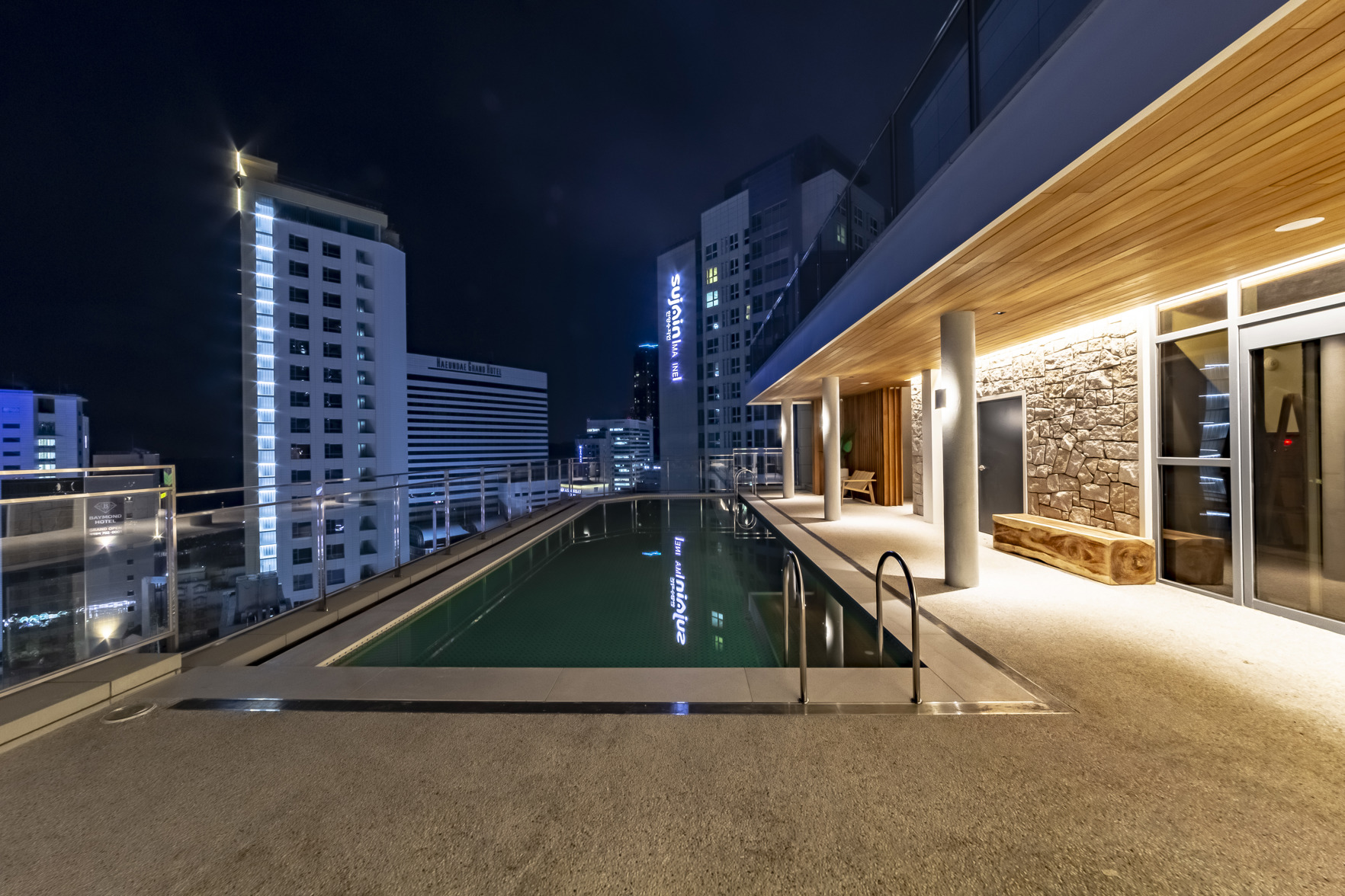 Hound Hotel Signature 3*