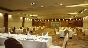 Novotel Dammam Business Park 4*