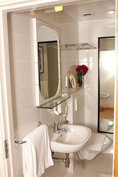 Oasis Hotel Kuwait 3*
