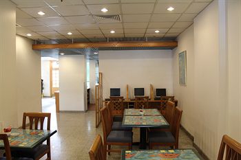 Oasis Hotel Kuwait 3*