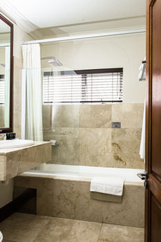 Belaire Suites 4*